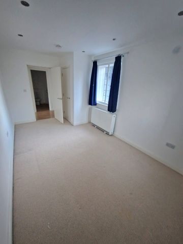 1 Bed Flat, Armfield House, N11 - Photo 3