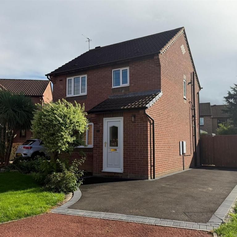3 bedroom detached house to rent - Photo 2