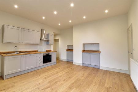 3 bedroom end of terrace house to rent - Photo 3