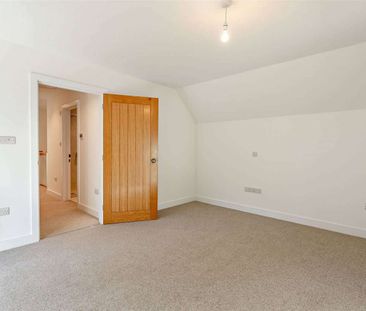 Three bedroom stable in a popular village location - Photo 4