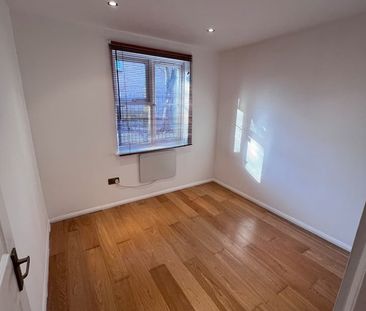1 Bed Flat, Burnham Close, SE1 - Photo 3