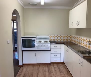 Low Maintenance, Convenient Living - Photo 3