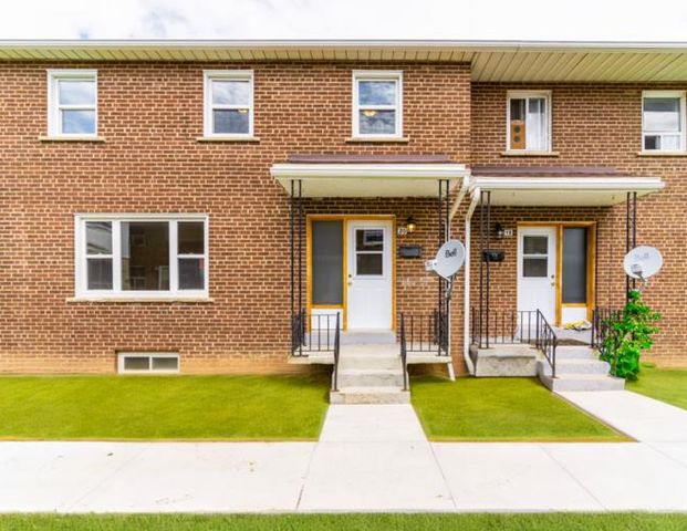 Glenwood Park Townhomes | 2418 Glenwood School Drive, Burlington - Photo 1