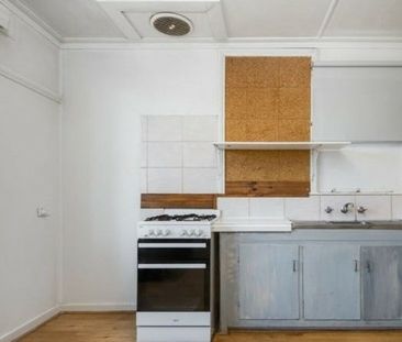 Stylish Family Living in Quiet Court Location - Photo 5