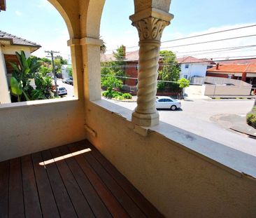 Renovated, Spacious Delightful Deco - Photo 6