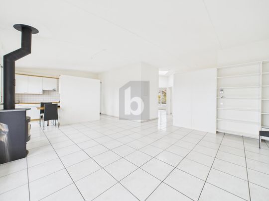 GROSSZÜGIG MIT TERRASSE UND WEITSICHT - Foto 1