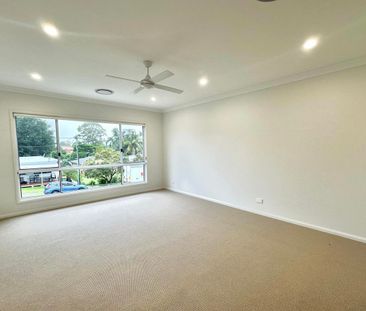 Modern 4 Bedroom Family Home! - Photo 2