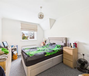 Elands Court, Camberley Elands Court, Camberley - Photo 2