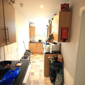 House share to rent - Photo 2