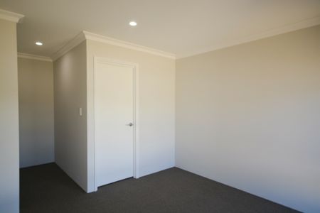 Brand New Three Bedroom Dual Living Property! - Photo 2