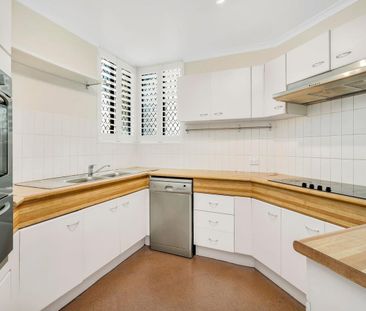 Spacious and Quiet Townhouse - Photo 2