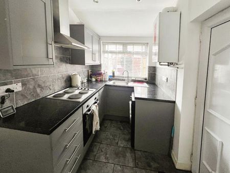 2 bedroom terraced house to rent - Photo 2