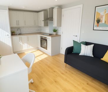 6 Bed Detached House, Pine Grove, BS7 - Photo 1