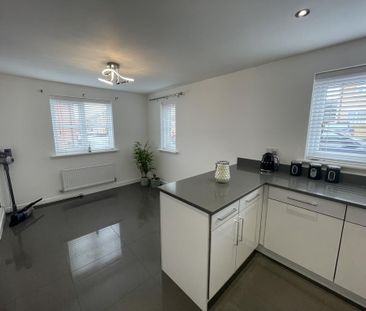 3 bedroom detached house to rent - Photo 4