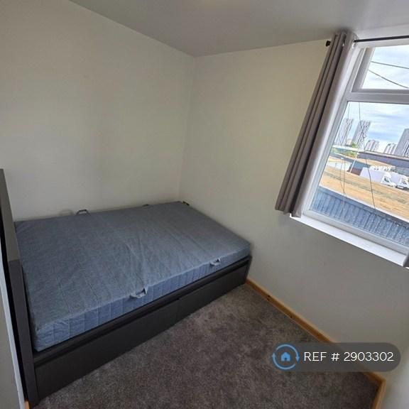 1 bedroom in a flat share to rent - Photo 1