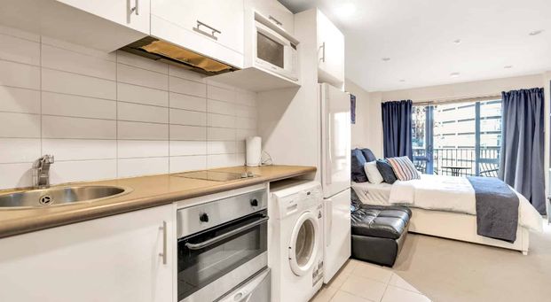 Furnished Studio Apartment! - Photo 1