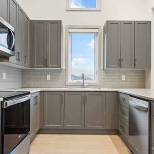 UNIT 1405 - BEAUTIFUL brand new Vantage 2 bedroom 2 bathroom unit - Photo 2