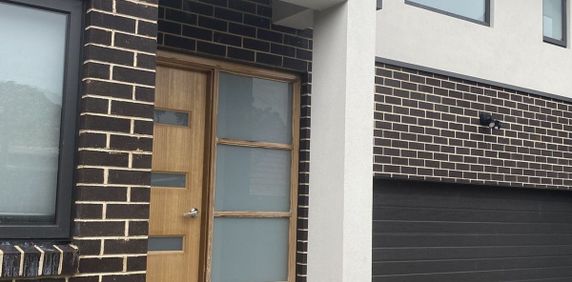 Stunning Modern Townhouse - Photo 2