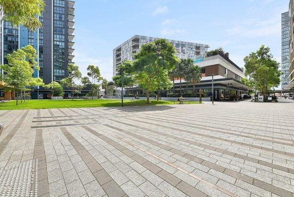 Architecturally Designed, Luxuriously Modern, Centrally Positioned And Expansive Three Bedroom + Study Nook, Two Bathroom Oasis - Photo 1