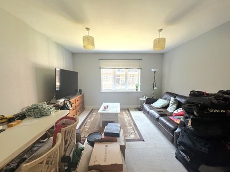 Farnburn Avenue, Slough, Berkshire,SL1 - Photo 2