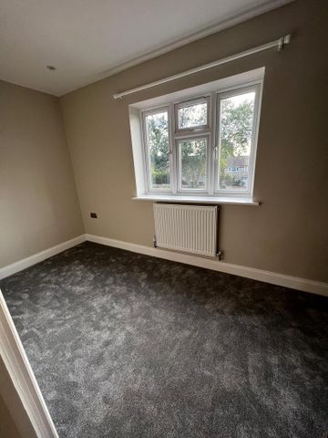 4 bedroom semi-detached house to rent - Photo 4