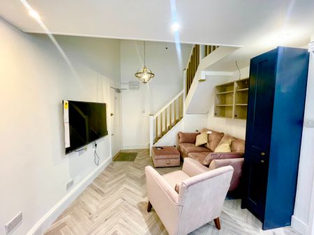 Holloway Road, Islington, London, N7 - Photo 2