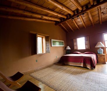 ENCHANTING THREE BEDROOM, THREE AND ONE HALF BATHROOM HOME IN SAN F... - Foto 2
