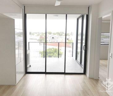 MORDERN SPACIOUS APARTMENT - Photo 1