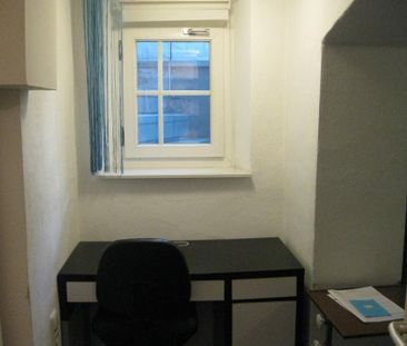 KLEINES MÖBLIERTES 1-ZIMMER APPARTEMENT FÜR STUDENT/STUDENTIN - Photo 2