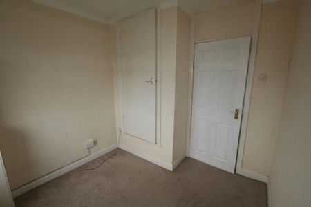 4 bedroom detached house to rent - Photo 3