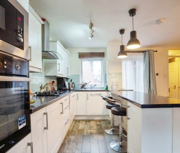 Chic Ground Floor Maisonette with Gardens for Rent in London, SE16 - Photo 5