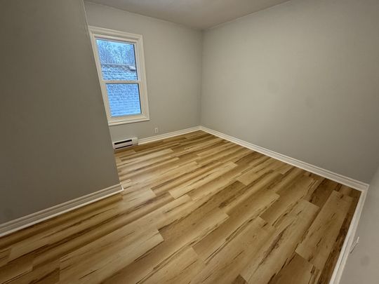 For Lease - 396 Oxford Avenue Unit# 2, Fort Erie, Ontario - Photo 1