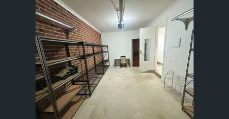 Fully Furnished 3-Bedroom Townhouse in Carnegie - Photo 3