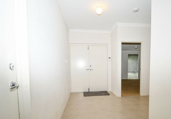 Spacious 4x2 Family Home - Prime Location! - Photo 1