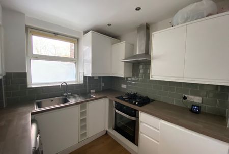 Room Available in Wandsworth Road – Couples Welcome! - Photo 3