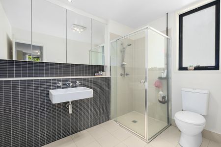 Spacious Kingston Living - Photo 3