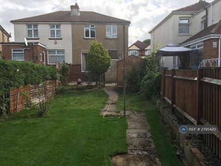 3 bedroom semi-detached house to rent - Photo 2