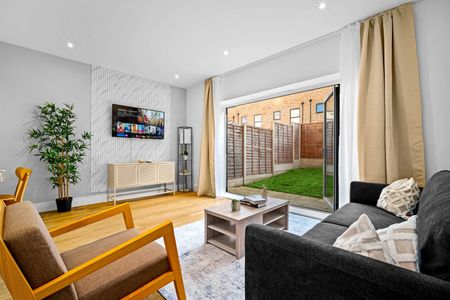 4 Bed Terraced House, Soho Loop St, B18 - Photo 2