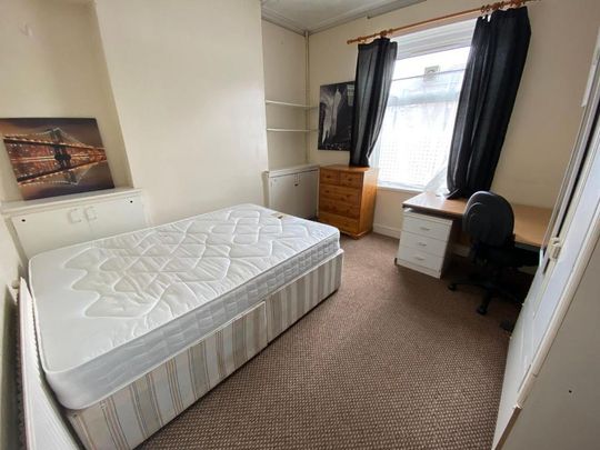 5 bedroom end of terrace house to rent - Photo 1