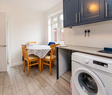 3 bed House - Semi-Detached To Let - Photo 4