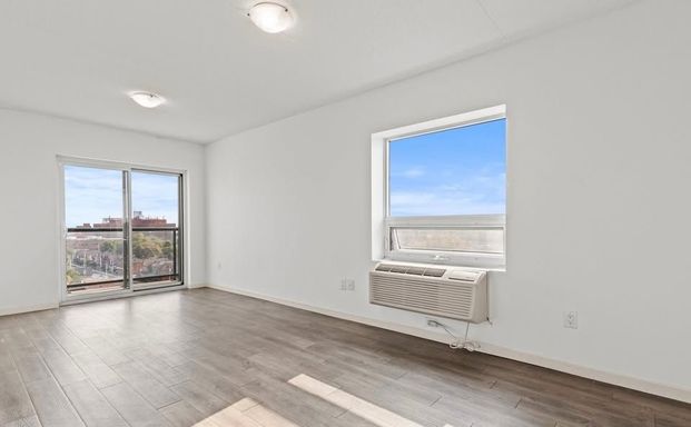 For Lease - 220 Cannon Street Unit# 708, Hamilton, Ontario - Photo 1