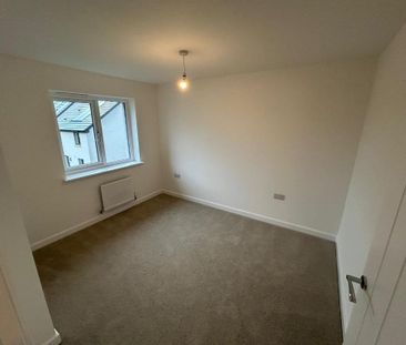 3 bedroom flat to rent - Photo 3
