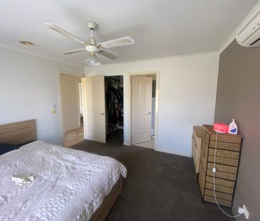 LARGE FAMILY HOME - Photo 6