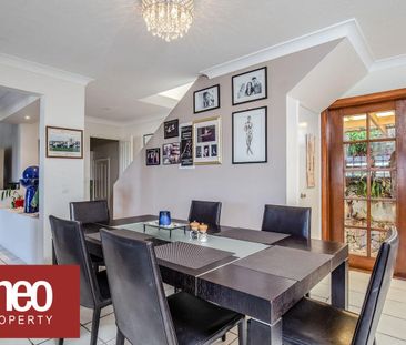 Benowa Beauty - Great Family Home in Central Location - Photo 3