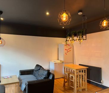 4 Bed - 10 Mayville Place, Hyde Park, Leeds - LS6 1NE - Student - Photo 2