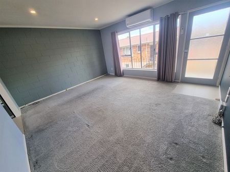 Kingsway Cutie - 2 bedroom - Photo 3