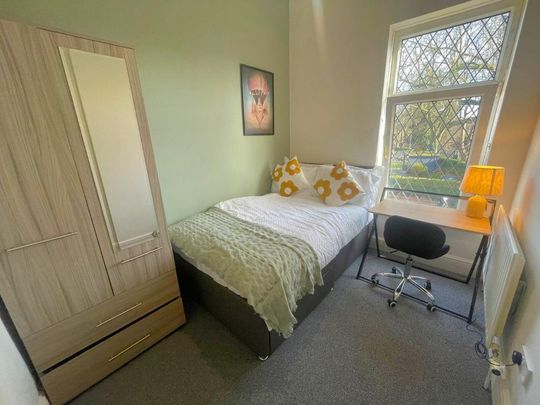 1 bedroom in a house share to rent - Photo 1