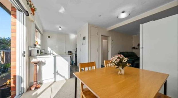 Charming 2BR Unit in Fitzroy! - Photo 1