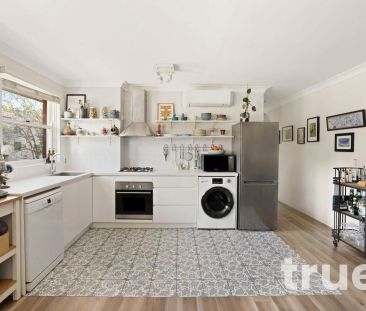 STUNNING HOME IN PRIME LOCATION - Photo 1