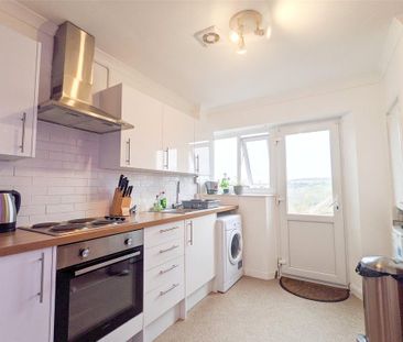 4 bedroom semi-detached house to rent - Photo 6